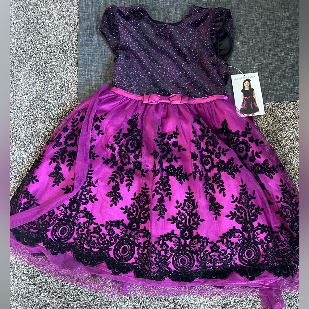 Never worn! The color is a bit plum not pink as showing in photo.